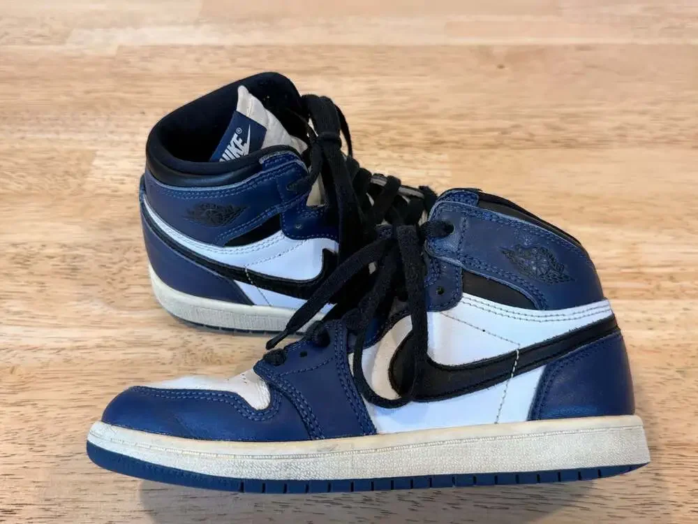 Air Jordan 1 Retro High OG 'Midnight Navy' Sneakers kids Size 2Y